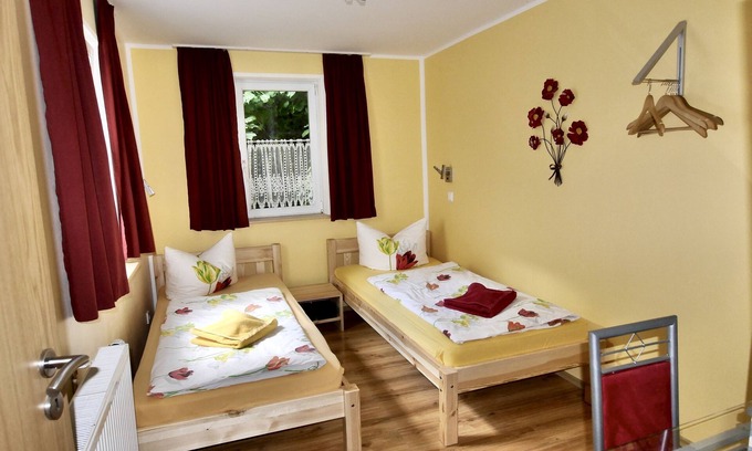 Eisenach Casa | Pension "Metilstein" on Eisenach's local mountain opposite Wartburg Castle
