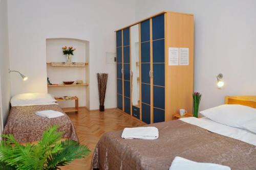 Zizkov Hotel | Pension Prague City