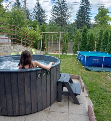 Slanic Casa | Pensiunea Casuta cu Trandafiri 2