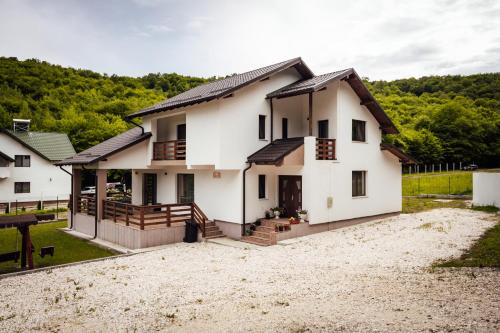 Micesti Casa | Pensiunea Cristina