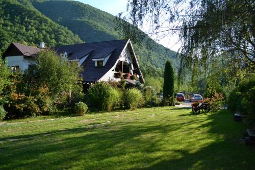 Riu de Mori Casa | Pensiunea Dumbrăvița