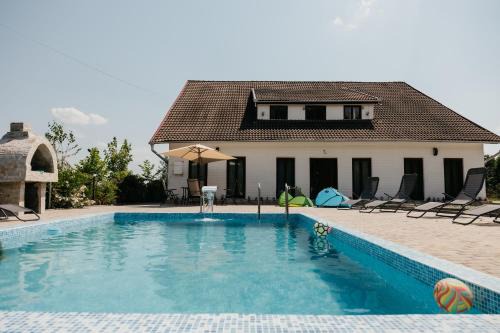 Novaci Casa | Pensiunea Oaza Padurii