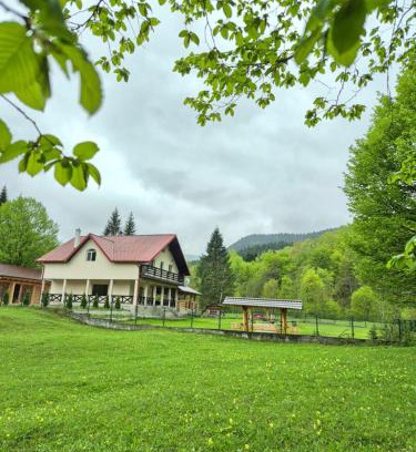 Tarcau Casa | Pensiunea Poiana Cerbului