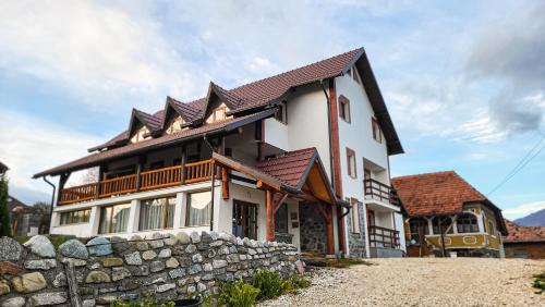 Corbeni Casa | Pensiunea Tesoro