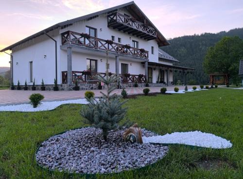 Ceahlau Casa | Pensiunea Turistică La Tei
