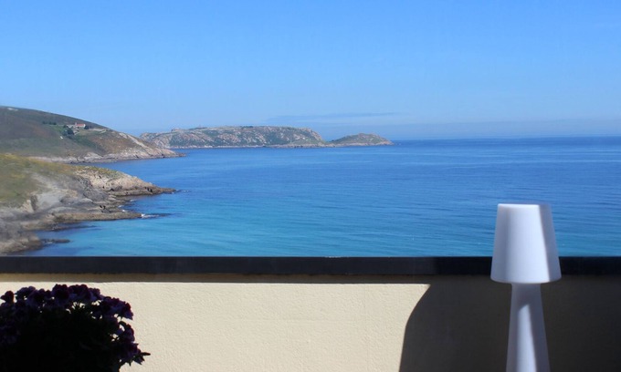 Malpica de Bergantinos Condominio | Apartamento con terraza sobre el mar en la playa Area Mayor
