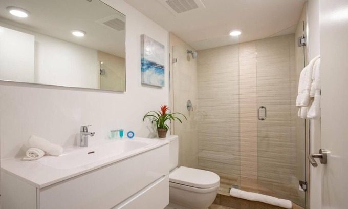 Bay Harbor Islands Apartamento | Penthouse 4 Bedroom | Water Views | Roof Top Pool!