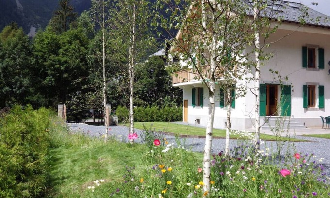 Chamonix City Centre Apartamento | Central Chamonix, apartamento de 3 dormitorios con jardín privado y vistas al Mont Blanc