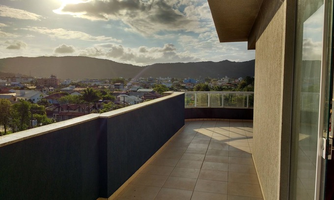 Ze Amandio Apartamento | Apartamento ático con vistas al mar, a 400 m de la playa, excelente ubicación.