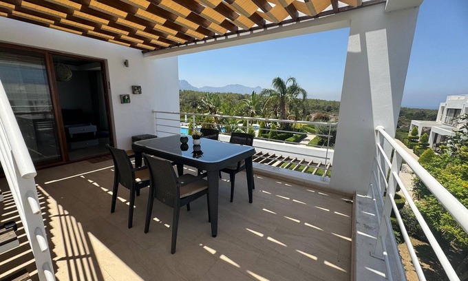 Esentepe Apartamento | Ático con impresionantes vistas al mar y a la montaña