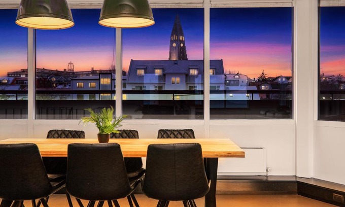 Downtown Apartamento | Penthouse apt on the shopping street-Free parking