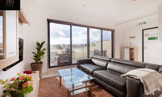 Tal-Ghoqod Apartamento | Penthouse + BBQ Kitchen Island & Massive living