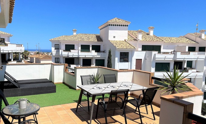 Orihuela Costa Apartamento | Ático cerca de restaurantes con fantásticas vistas sobre las colinas y el mar