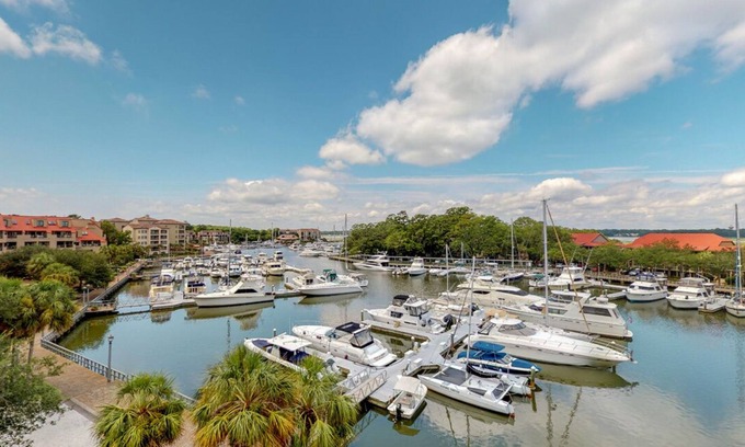 Shelter Cove Villa | Penthouse Condo con vistas al yate!