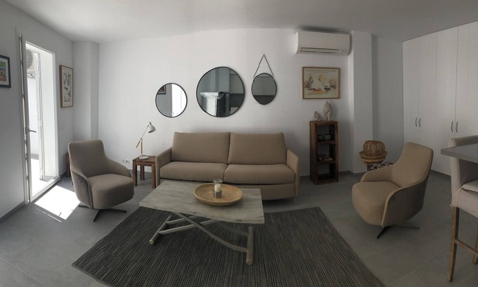 Cadaques Apartamento | Ático, contemporáneo, nuevo, estacionamiento, ascensor, 2 dormitorios + 1 sofá cama