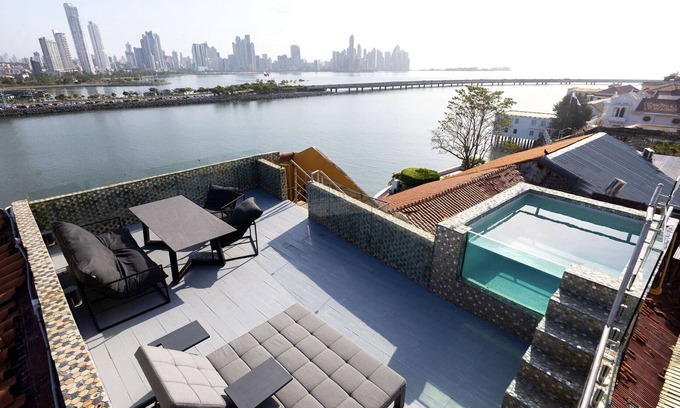 Casco Viejo Apartamento | Penthouse de revista, vistas 360º, piscina cristal