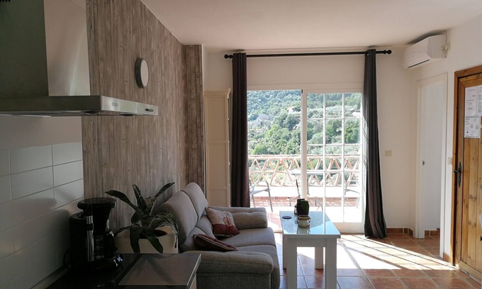Ojen Apartamento | Atico con bonitas vistas y gran terraza
