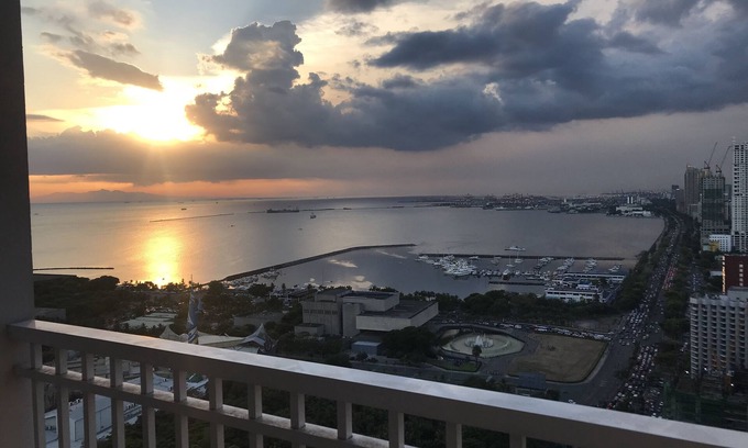 Pasay Condominio | Piso del ático con vistas a la bahía de Manila