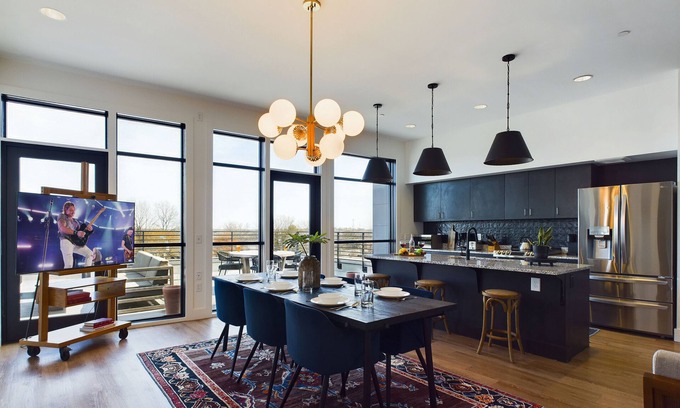 Woodland in Waverly Casa | Penthouse Fox Den-2 Penthouse Suites-12 South