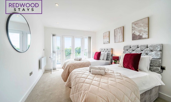Rushmoor District Apartamento | Penthouse | FREE Parking | Hi-Speed WiFi | Balcony