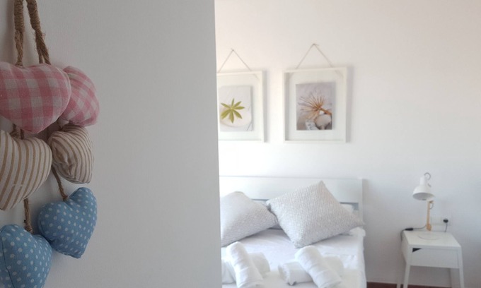 Roquetas de Mar Apartamento | Atico con gran terraza, wifi gratis, piscina, conserje