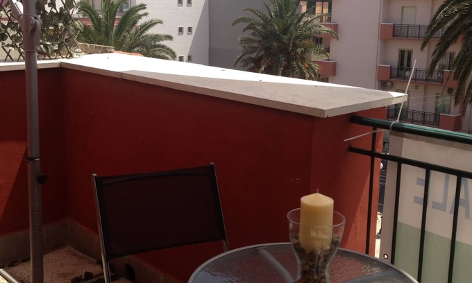 Margherita di Savoia Apartamento | Penthouse in the town's pricipal square. Close to the sea to the spa to shopping