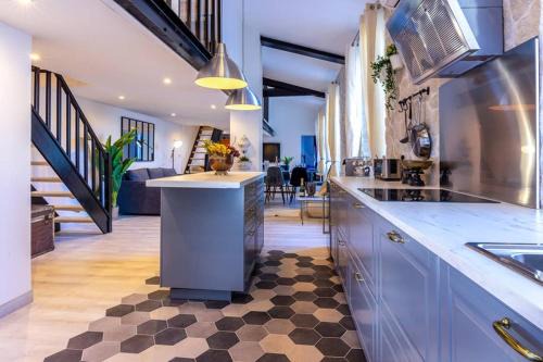 Le Suquet Apartamento | PENTHOUSE Loft 5MIN PALAIS DES FESTIVALS AND BEACH terrace view on castle