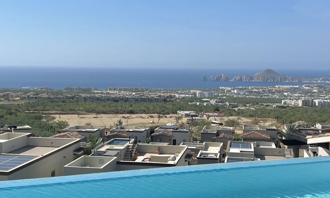 Cabo San Lucas Condominio | Penthouse con vista al mar, alejado de las multitudes y cerca de la playa.