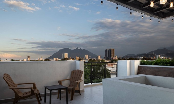 Monterrey Apartamento | New modern PH with great view & location