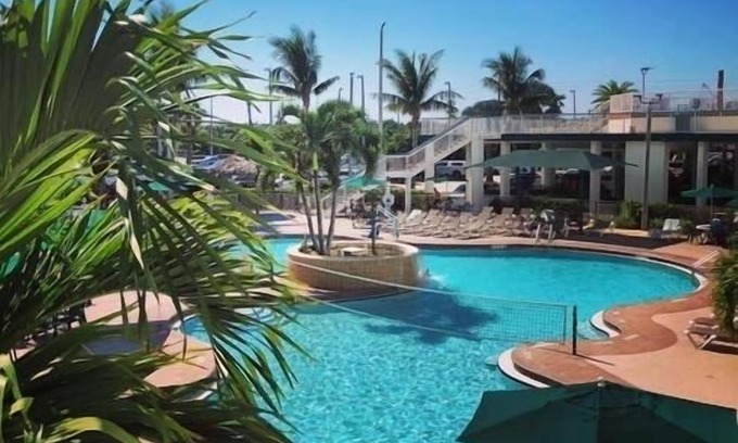 Cocoa Isles Complejo | Penthouse on Cocoa Beach Ocean Front-Double Balcony