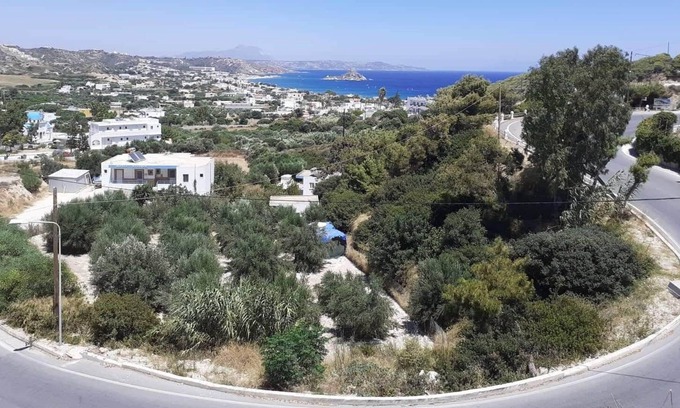 Kefalos Villa | Ático con vistas a la bahía de Kamari. Gran salón y terraza.