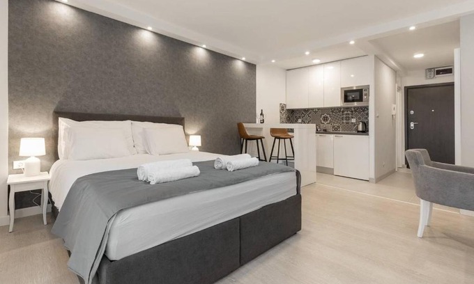 Novi Zagreb Apartamento | Penthouse "Sky 17" s balkonom i besplatnim parkingom