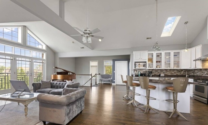 Bronzeville Condominio | Penthouse Spa Condo @ Bronzeville