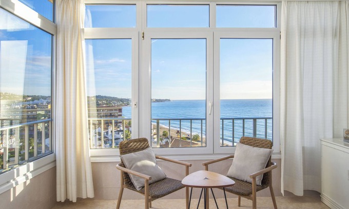 La Cala de Mijas Apartamento | "Estudio ático con vistas al mar" con vistas al mar y piscina