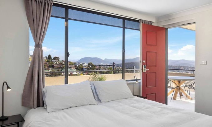 West Hobart Apartamento | Penthouse Style Pad Breathtaking Panoramic Views