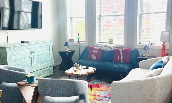 Kings Grant Condominio | Penthouse Suite l Bridge View l Business or Casual l Market & Front St.