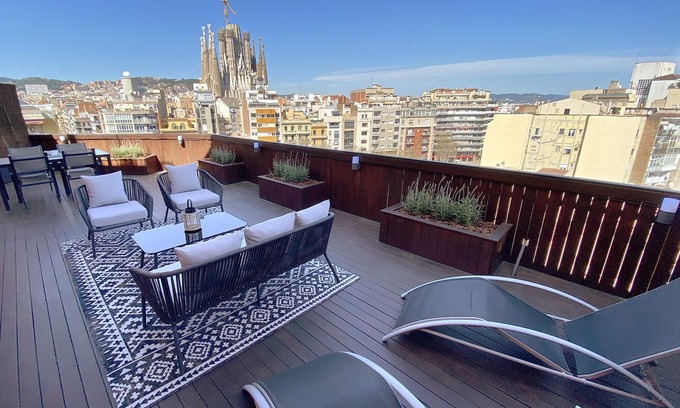 La Sagrada Familia Condominio | Penthouse Terrace with Sagrada Familia views
