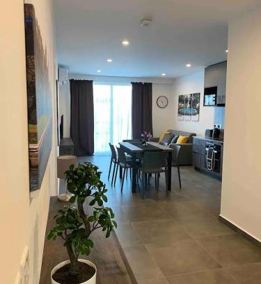 Mellieħa Heights Apartamento | Penthouse With Distant Seaview and Shared Pool