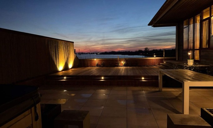 Biddinghuizen Apartamento | Penthouse with Jacuzzi and Sauna on the waterfront