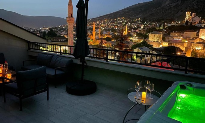 Mostar Old Town Apartamento | Penthouse with Old bridge view and jacuzzi