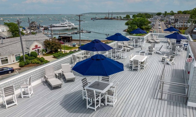 Plymouth Cultural District Apartamento | Penthouse with Private Roofdeck on Plymouth Harbor