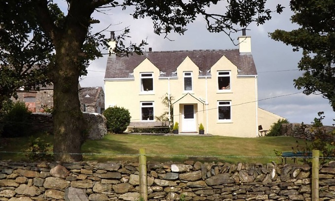 Amlwch Cabaña | Pentreheulyn, CARREGLEFN