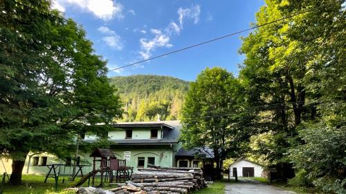 Stratena Casa | Penzión Borovica Stratená