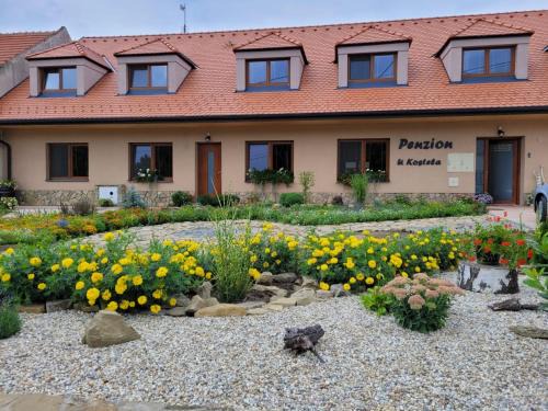 Kuzelov Casa | Penzion U Kostela