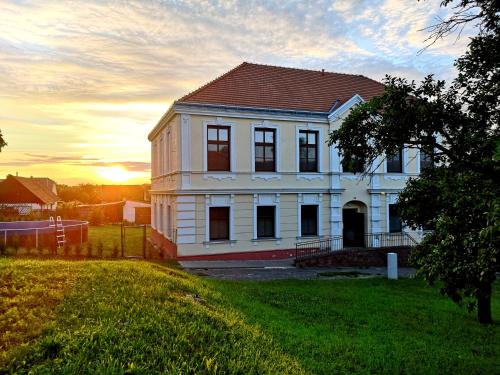 Uhercice Casa | Penzion Zamecek