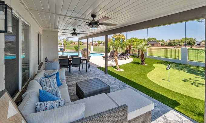 Country Meadows Casa | Peoria Oasis on Golf Course: Pool & Putting Green!
