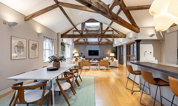 South Bank Casa | Pepys House: A Modern Touch of History