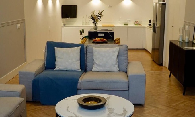 Doctor Barraquer-Grupo Renfe-Policlinico Apartamento | "Peral boutique Apartments: Acogedor Apartamento en el Centro de Sevilla: