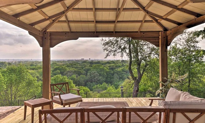 River Oaks Casa | Perched atop a bluff overlooking the expansive views! Near Stockyards, Dickies