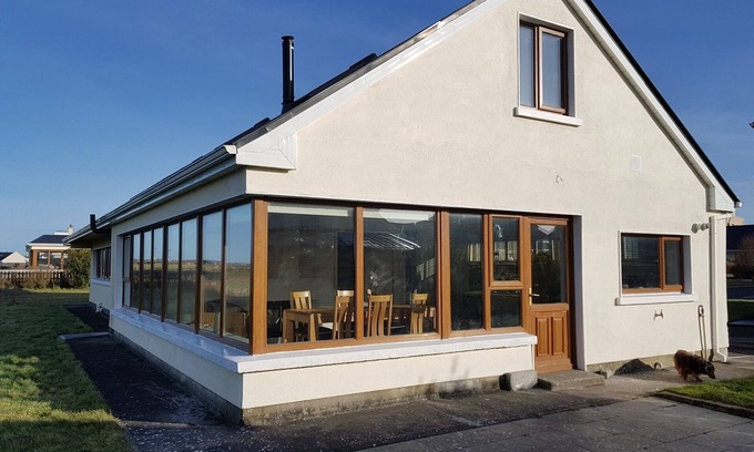 Enniscrone Casa | Encaramado en el borde del campo de golf Enniscrone con vistas panorámicas.